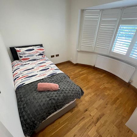 Good Priced Single Rooms In Northolt 외부 사진
