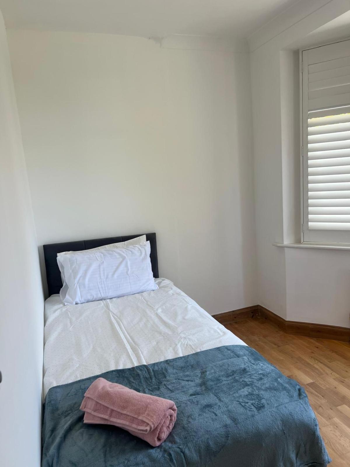 Good Priced Single Rooms In Northolt 외부 사진