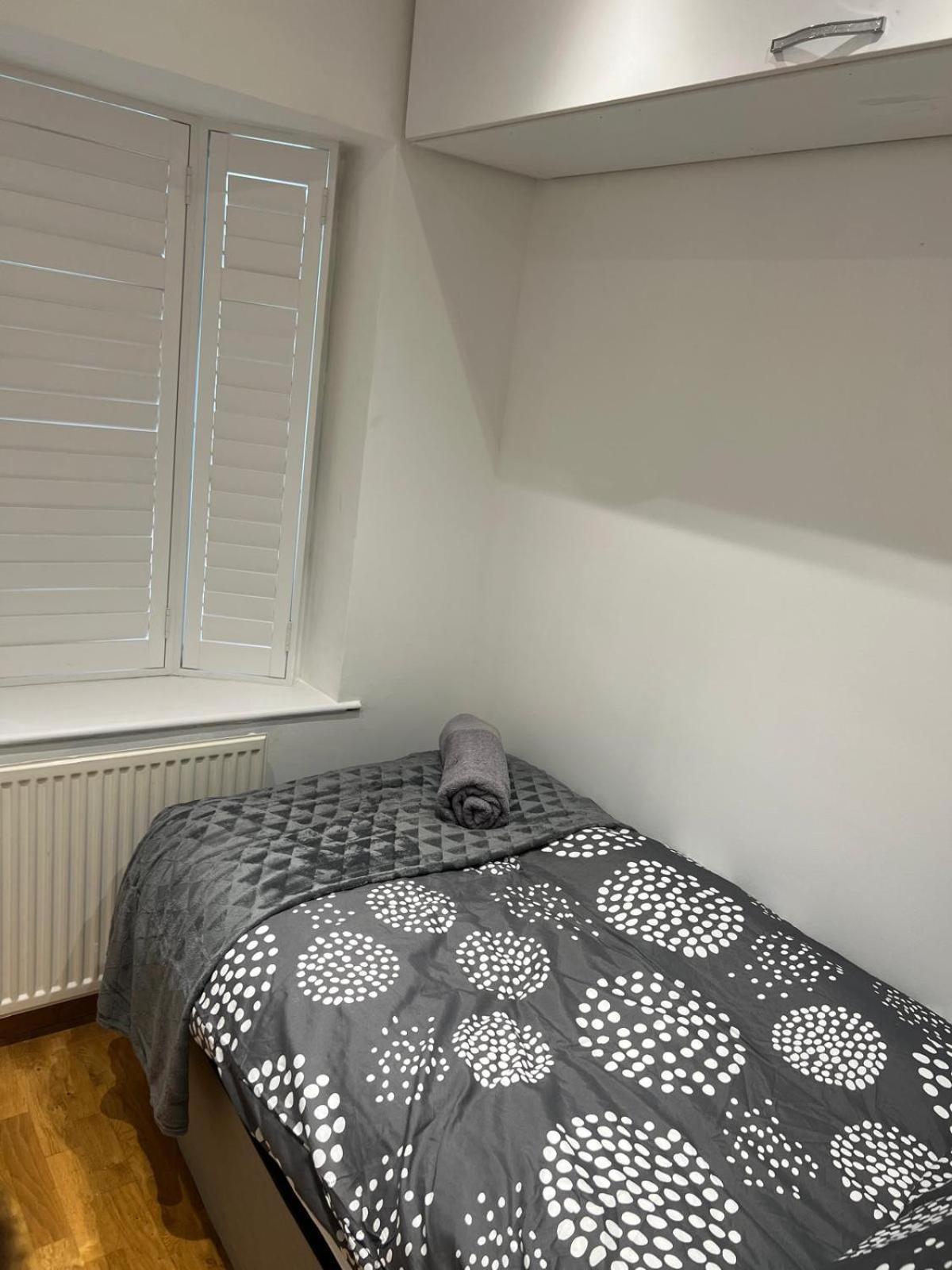 Good Priced Single Rooms In Northolt 외부 사진