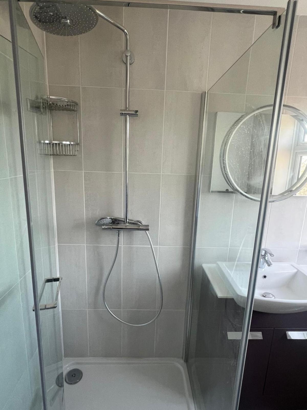 Good Priced Single Rooms In Northolt 외부 사진